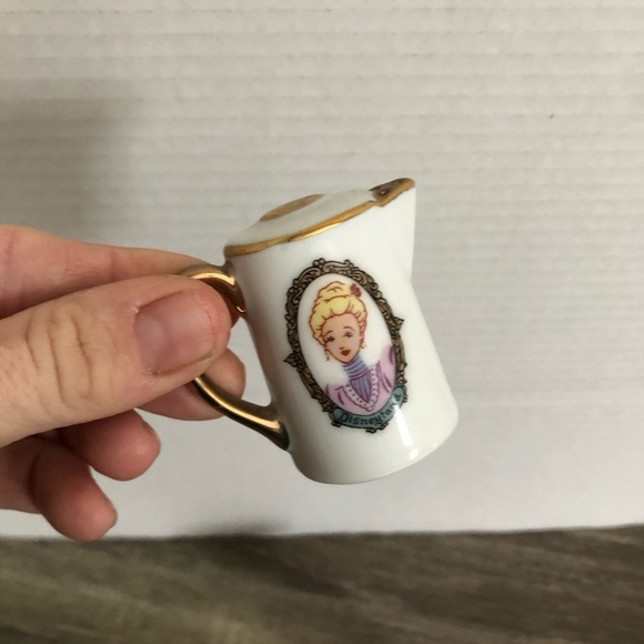 Vtg Disneyland Salt and Pepper Shakers - Picture 6 of 12